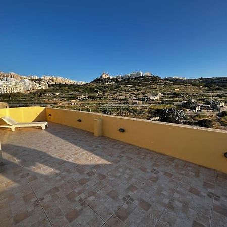 Apartamento Conmal Penthouse In Mellieha Bay Exterior foto