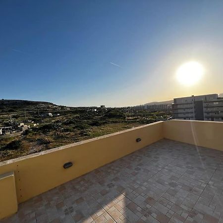Apartamento Conmal Penthouse In Mellieha Bay Exterior foto