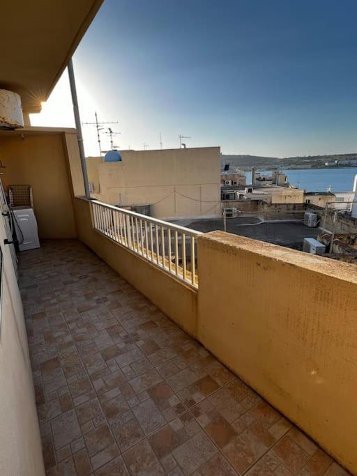 Apartamento Conmal Penthouse In Mellieha Bay Exterior foto
