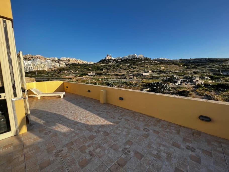 Apartamento Conmal Penthouse In Mellieha Bay Exterior foto