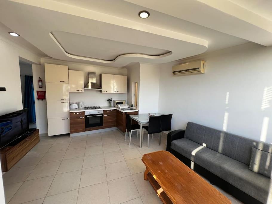 Apartamento Conmal Penthouse In Mellieha Bay Exterior foto
